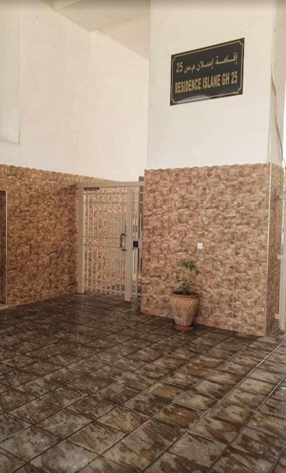 With Swimming Pool Apartment *